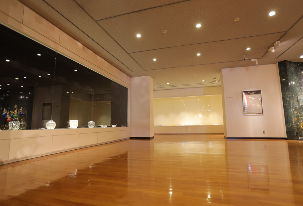 特別展示室前スペース（着席可能）