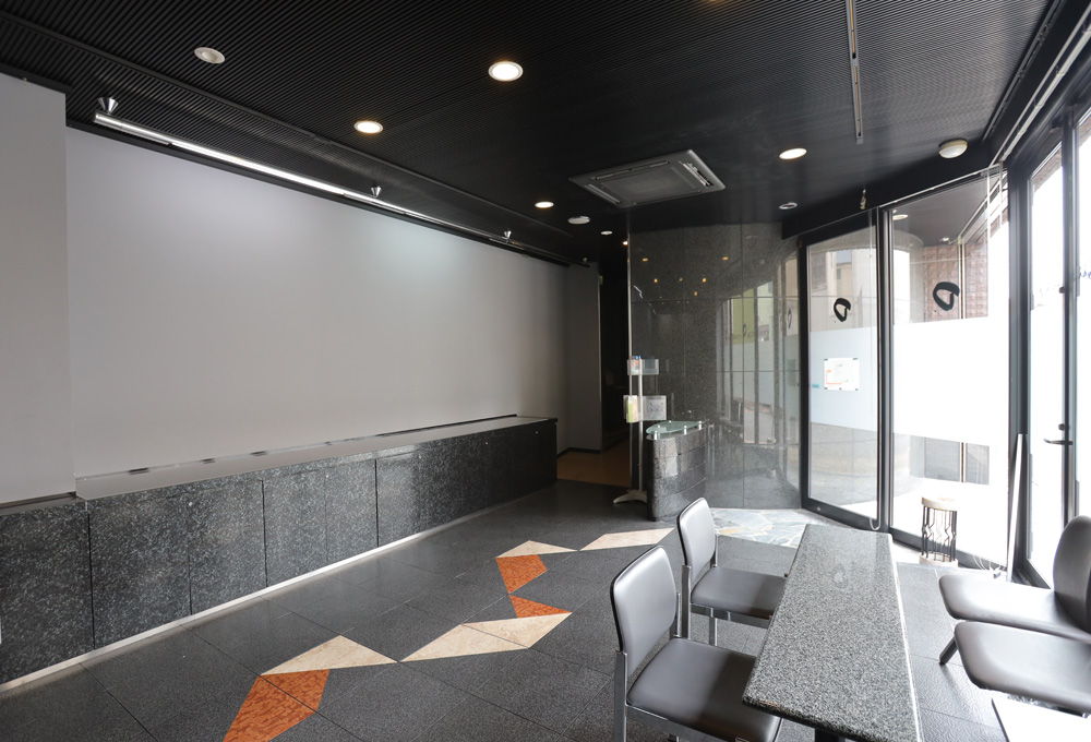 ギャラリー奥から入口